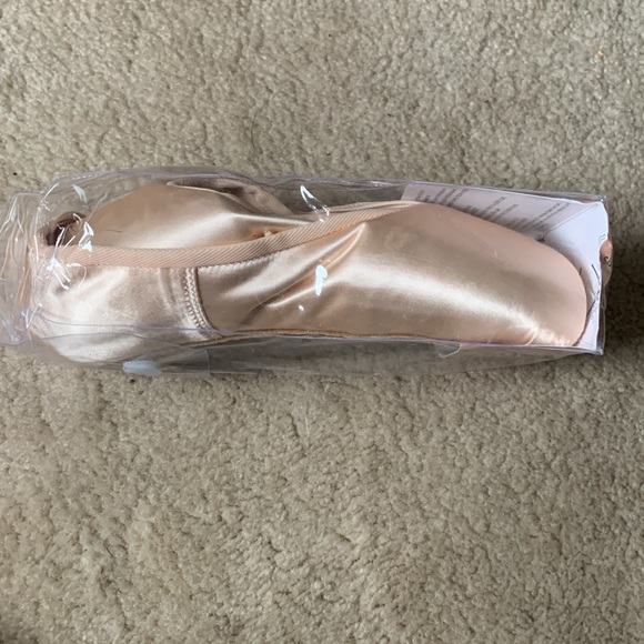 Nikolay 2007 Pro Pointe Shoes - size 6, 4x width - Picture 4 of 5